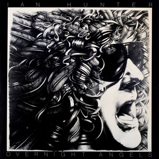 Albumhoes 'Overnight Angels' van Ian Hunter, met een zwart-wit illustratie van een gezicht met veren en krullen in het haar, en een zonnebril.