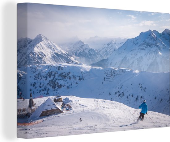 Canvas Schilderij Luchtfoto van een skiër in de deelstaat Tirol, Oostenrijk - 120x80 cm - Wanddecoratie