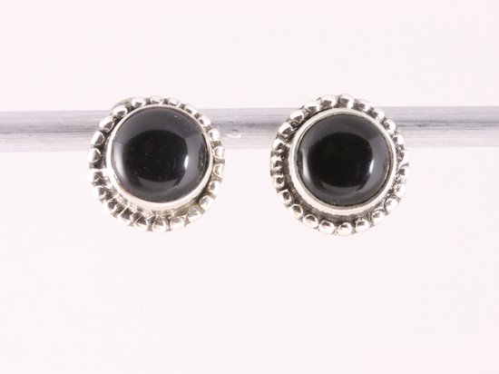 Fijne bewerkte ronde zilveren oorstekers met onyx