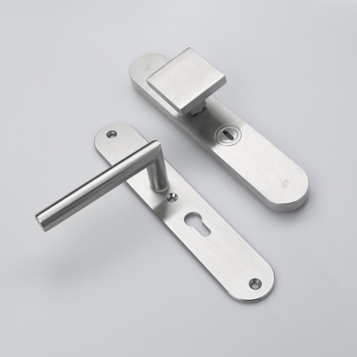 MASSIEF RVS Tzunali Deurbeslag. Model MINHO SKG*** BREED T=15/5 VKTB (kerntrek) PC55 BUITEN KNOP OVIDIO; BINNEN KRUK OVIDIO