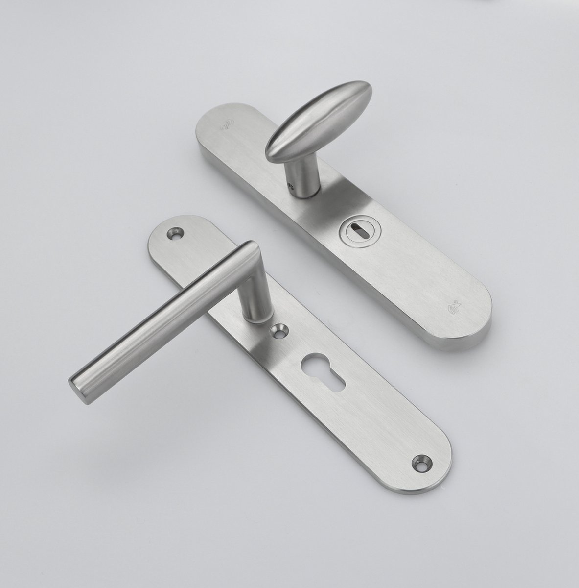MASSIEF RVS Tzunali Deurbeslag. Model MINHO SKG*** BREED T=15/5 VKTB (kerntrek) PC55 BUITEN KNOP TORRES VK; BINNEN KRUK ANADIA