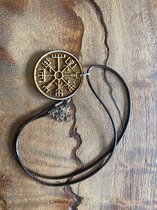 Vegvisir talisman | Mooi&Magisch| houten viking amulet - veilig reizen