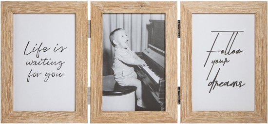 Cadre photo triple en placage bois naturel avec inscription 'Life is waiting for you', bébé au piano et 'Follow your dreams'.