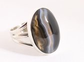 Grote ovale zilveren ring met gestreepte onyx - maat 18.5