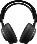 Zwarte Steelseries Arctis Nova Pro headset, weergave van de oorschelpen op zwarte achtergrond.