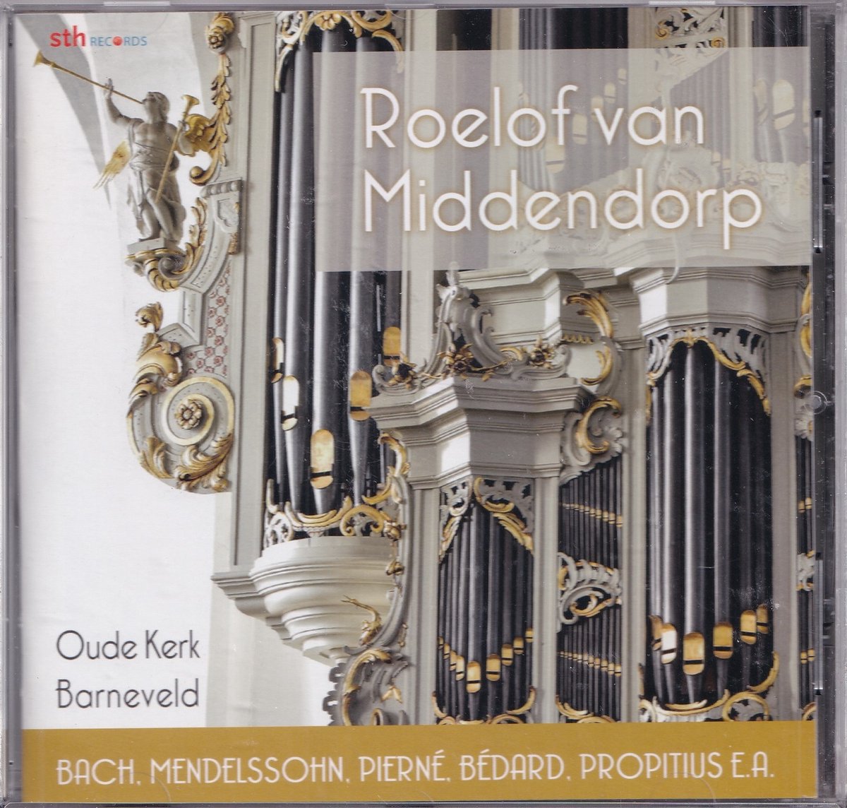 Roelof van Middendorp bespeelt het orgel van de Oude Kerk te Barneveld