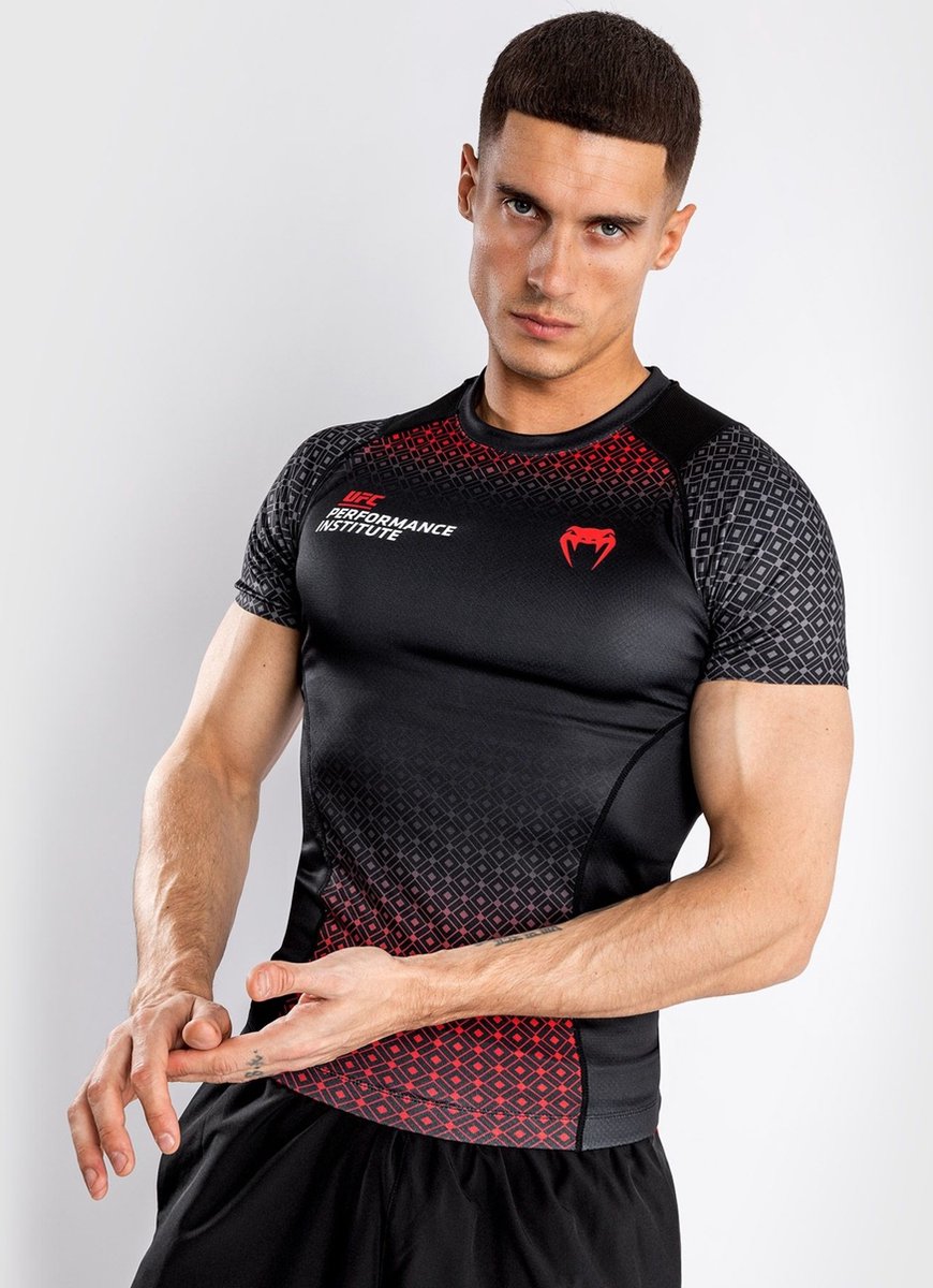 UFC x VENUM Performance Institute S/S Rash Guard Zwart Rood - M