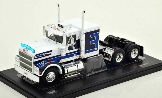 Miniature Camion Marmon CHDT 1980 Rouge Métallisé – Échelle 1/43 – IXO Diecast