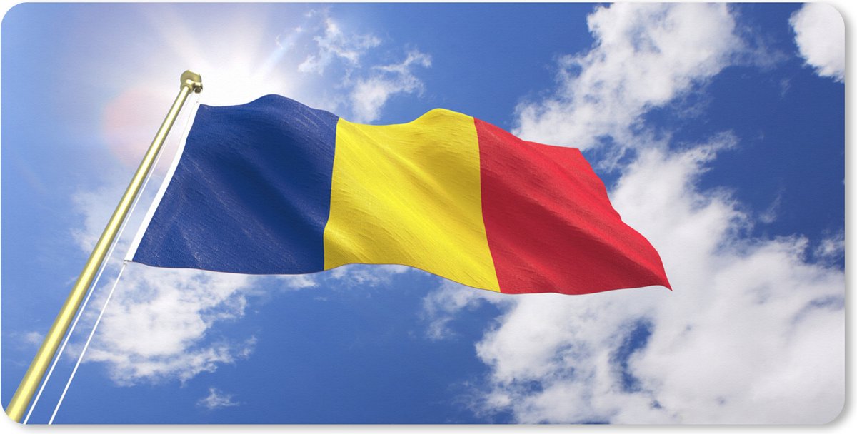 Muismat XXL - Bureau onderlegger - Bureau mat - De vlag van Roemenië wappert in de lucht - 100x50 cm - XXL muismat