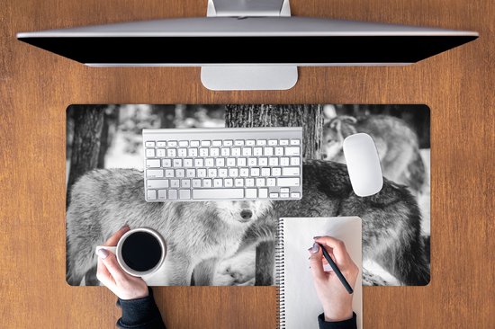 Muismat XXL 90x45 cm - Bureau onderlegger - Bureau mat Groep wolven in zwart-wit - Bureaumat - Gaming mousepad xl - Bureaulegger groot - Computer deskmat