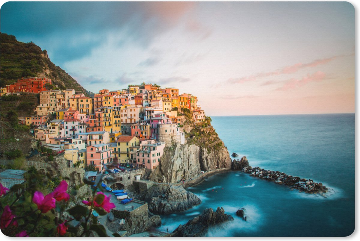 Muismat XXL 120x80 cm - Bureau onderlegger - Bureau mat De authentieke huisjes op de berg en het blauwe water van Cinque Terre - Bureaumat - Gaming mousepad xl - Bureaulegger groot - Computer deskmat