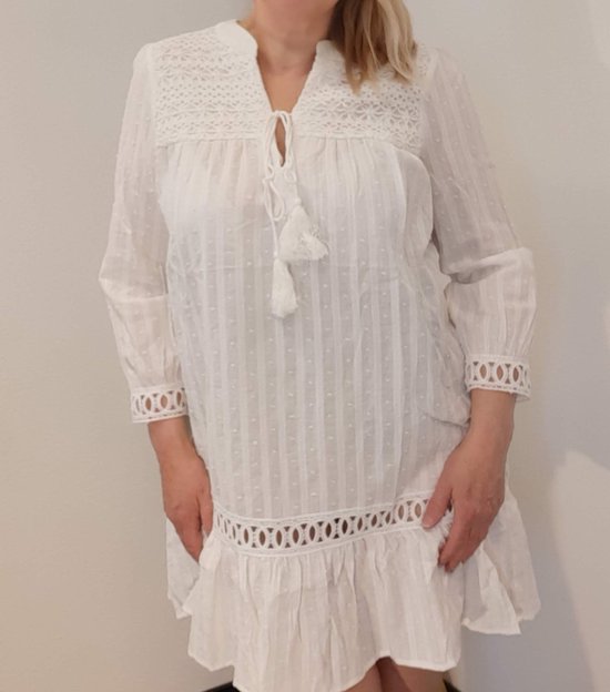 Robe avec broderie crème taille s