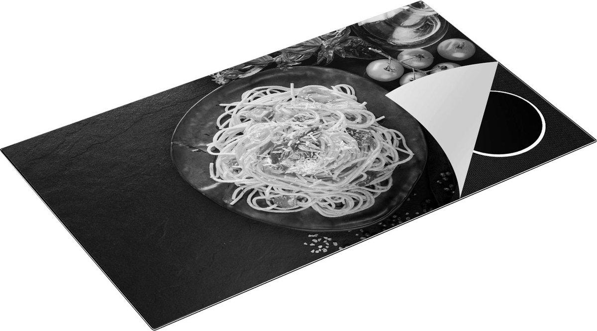 Chefcare Inductie Beschermer Bord met Spaghetti op een Zwarte Marmeren Plaat - Zwart Wit - 90x55 cm - Afdekplaat Inductie - Kookplaat Beschermer - Inductie Mat