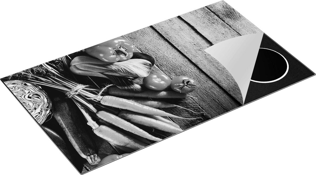 Chefcare Inductie Beschermer Groente op Houten Planken - Groentes - Zwart Wit - 91,2x52 cm - Afdekplaat Inductie - Kookplaat Beschermer - Inductie Mat