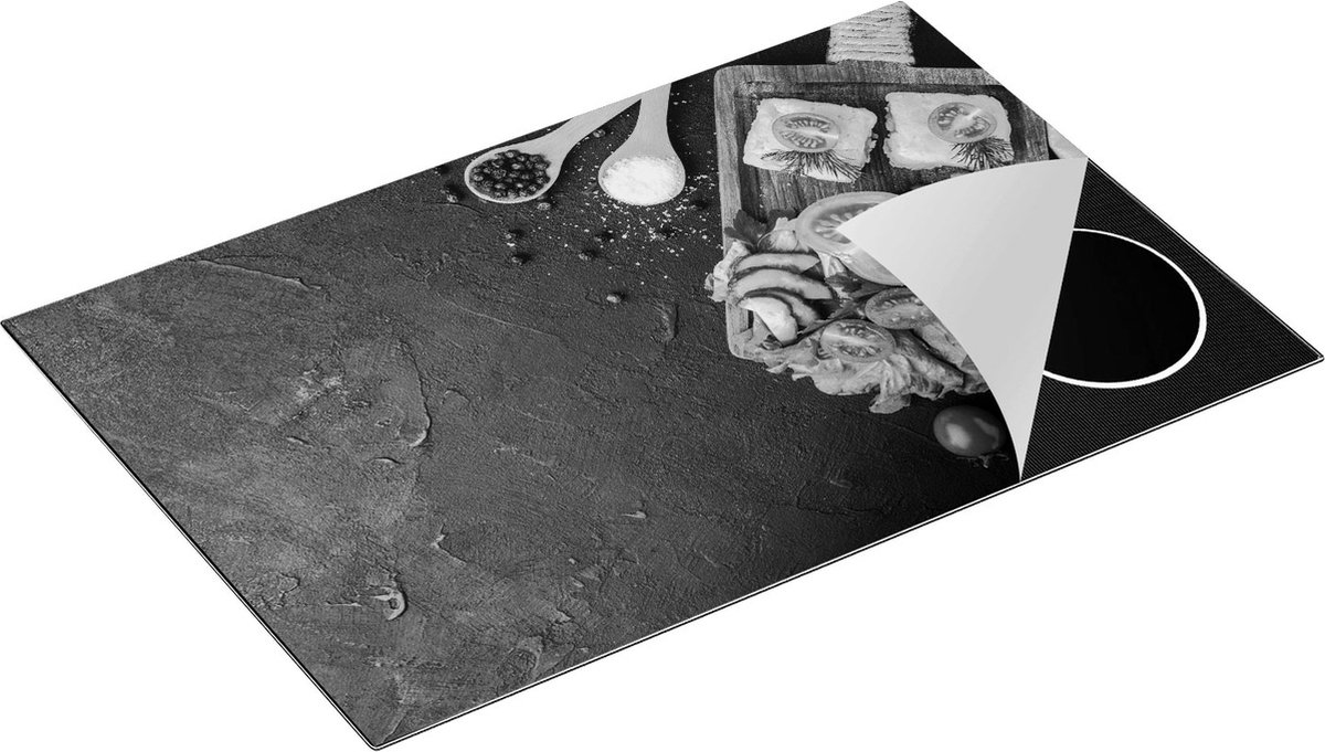 Chefcare Inductie Beschermer Groentes op een Snijplank - Zwart Wit - 80x55 cm - Afdekplaat Inductie - Kookplaat Beschermer - Inductie Mat