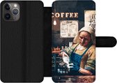 Bookcase Geschikt voor iPhone 11 Pro Max telefoonhoesje - Melkmeisje - Barista - Vermeer - Koffie - Cappuccino - Met vakjes - Wallet case met magneetsluiting