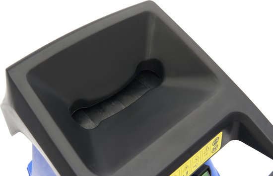 Close-up van de trechter van de blauwe elektrische hakselaar.