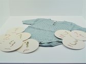 Set Maternité I'am Here - Garçon | bébé - garçon - bleu - barboteuse - cartes d'étape - baby shower - cadeau de maternité - fermeture à boutons - garde-robe - tricot - luxe - mignon - Mushie - Elephant Mom