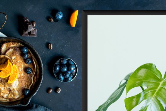 KitchenYeah® Inductie beschermer 30x52 cm - Monstera in een pot met een lichte achtergrond - Kookplaataccessoires - Afdekplaat voor kookplaat - Inductiebeschermer - Inductiemat - Inductieplaat mat