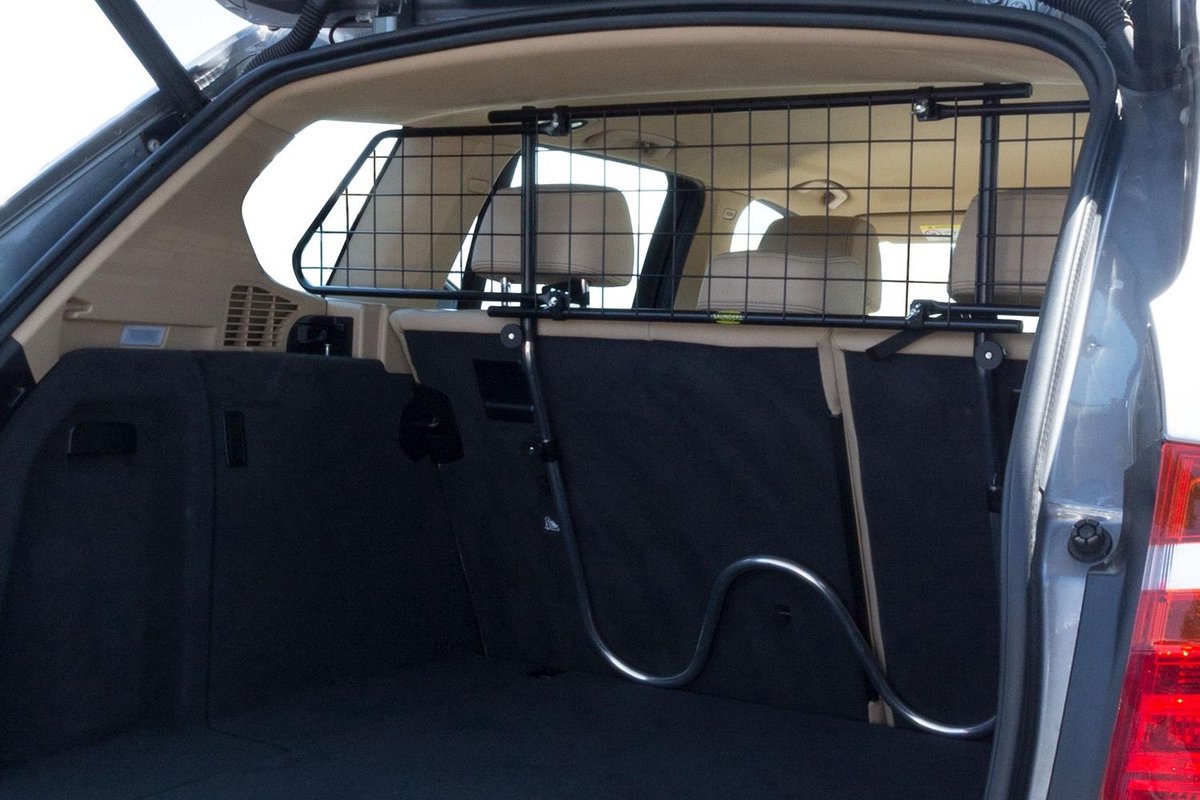 Hondenrek geschikt voor Ford Focus IV 2018-heden 5-deurs hatchback Saunders W-Wire universeel W94 Hondenrek geschikt voor Ford Focus IV 2018-heden 5-deurs hatchback Saunders W-Wire universeel W94