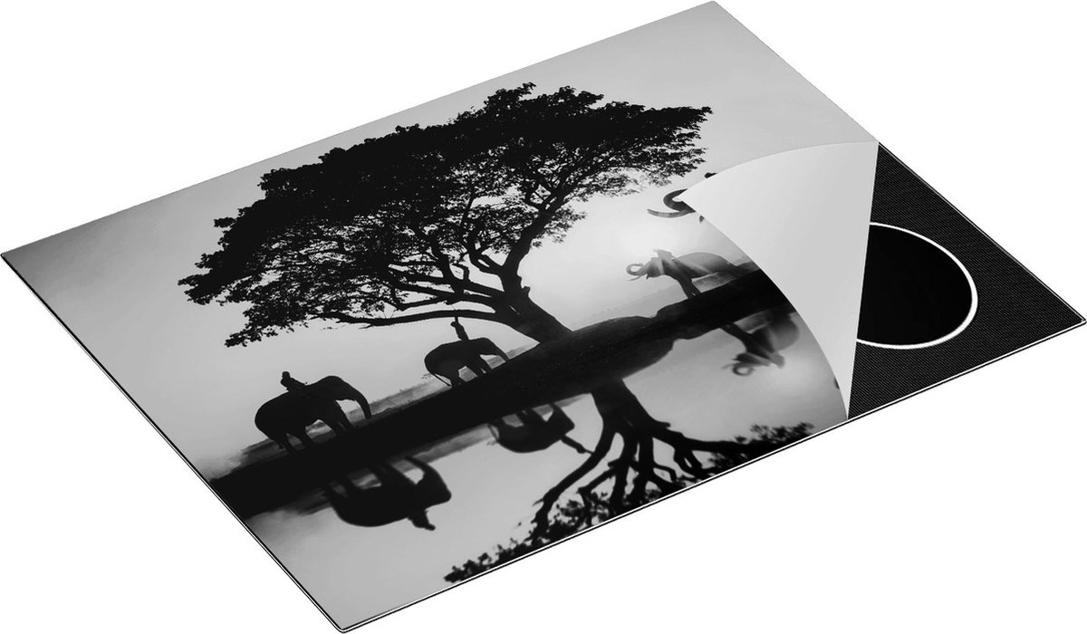 Chefcare Inductie Beschermer Olifanten Familie bij een Boom - Zonsondergang - Zwart Wit - 70x50 cm - Afdekplaat Inductie - Kookplaat Beschermer - Inductie Mat