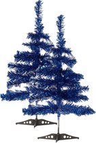 2x stuks kleine ijsblauwe kerstbomen van 60 cm van kunststof met voet - Mini boompjes voor kinderkamer/kantoor