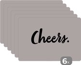 Placemat - Placemats kunststof - Quotes - Drinken - Cheers - Spreuken - 45x30 cm - 6 stuks - Hittebestendig - Anti-Slip - Onderlegger - Afneembaar