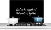 Spatscherm keuken 90x60 cm - Kookplaat achterwand Quotes - Eten - Spreuken - Food is the ingredient that binds us together - Muurbeschermer - Spatwand fornuis - Hoogwaardig aluminium