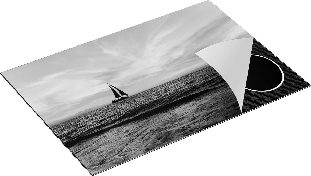Chefcare Inductie Beschermer Zeilboot Silhouet bij Zonsondergang - Zwart Wit - 75x52 cm - Afdekplaat Inductie - Kookplaat Beschermer - Inductie Mat