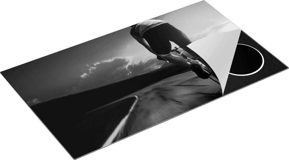Chefcare Inductie Beschermer Wielrennen Fietser op de Weg bij Zonsondergang - Zwart Wit - 90x52 cm - Afdekplaat Inductie - Kookplaat Beschermer - Inductie Mat