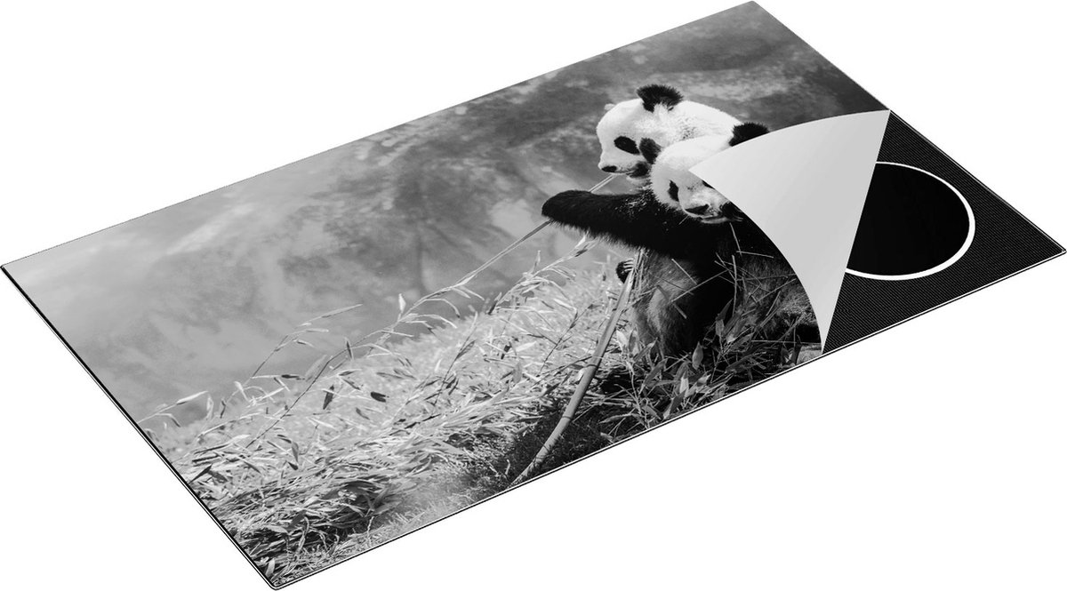 Chefcare Inductie Beschermer Twee Panda's Eten Bamboe Riet - Zwart Wit - 90x52 cm - Afdekplaat Inductie - Kookplaat Beschermer - Inductie Mat