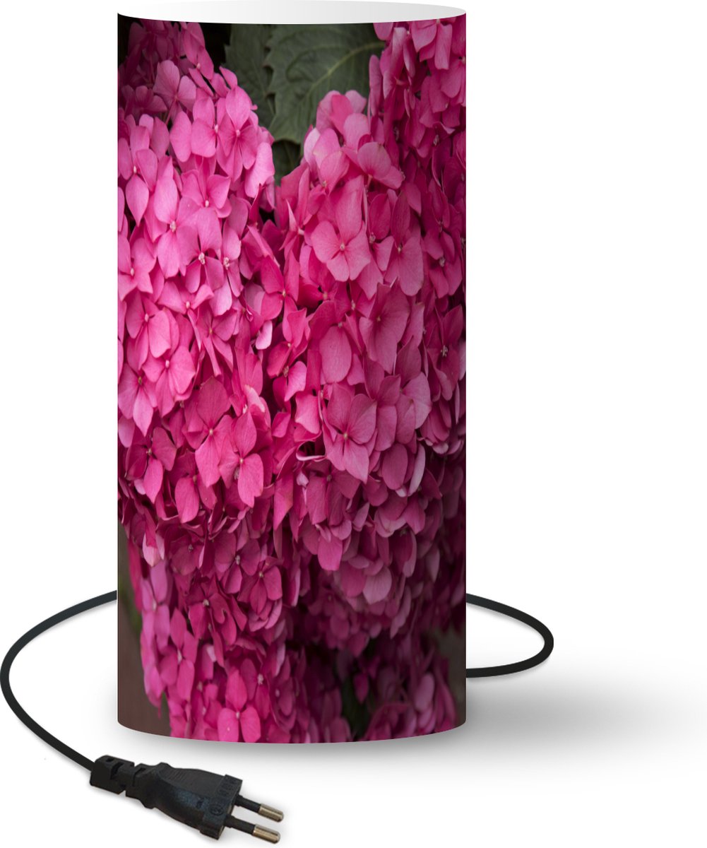 Lamp - Nachtlampje - Tafellamp slaapkamer - Close up roze hortensia bloemen - 54 cm hoog - Ø24.8 cm - Inclusief LED lamp
