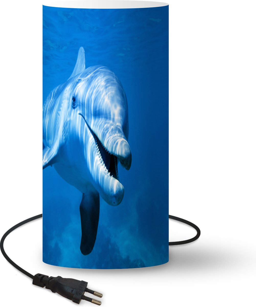 Lamp - Nachtlampje - Tafellamp slaapkamer - Tuimelaar die naar de camera zwemt - 33 cm hoog - Ø15.9 cm - Inclusief LED lamp