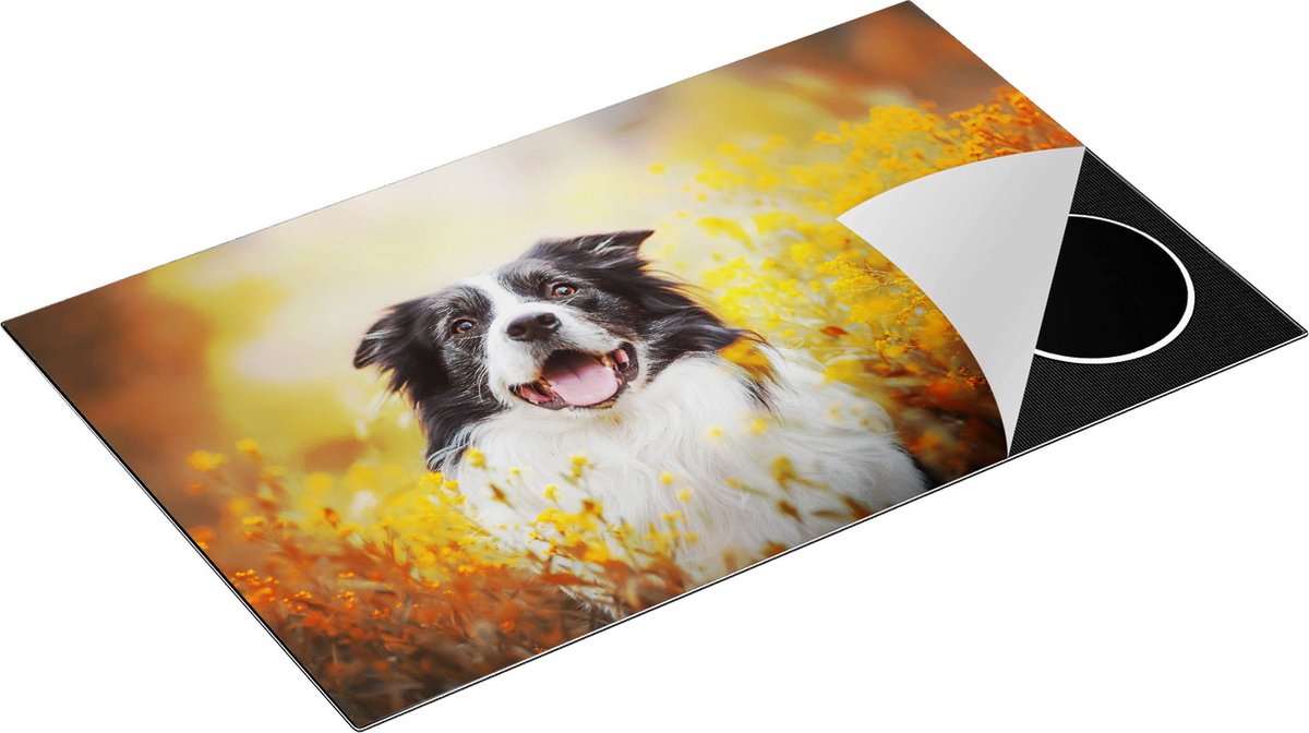 Chefcare Inductie Beschermer Blije Hond tussen de Bloemen - 85x52 cm - Afdekplaat Inductie - Kookplaat Beschermer - Inductie Mat