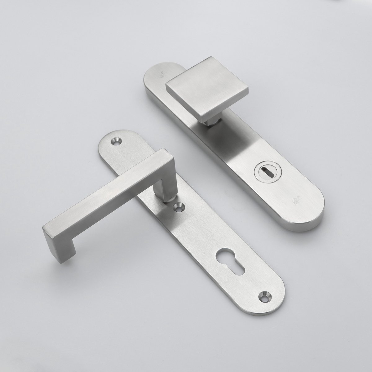 MASSIEF RVS Tzunali Deurbeslag. Model MINHO SKG*** BREED T=15/5 VKTB (kerntrek) PC92 BUITEN KNOP ALMADA; BINNEN KRUK LEIRIA