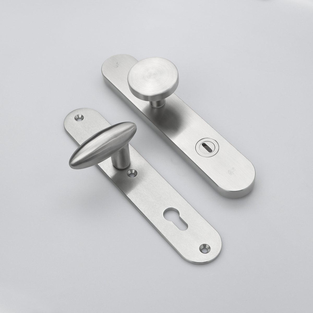 MASSIEF RVS Tzunali Deurbeslag. Model MINHO SKG*** BREED T=15/5 VKTB (kerntrek) PC92  BUITEN KNOP TORRES C; BINNEN KRUK OVIDIO