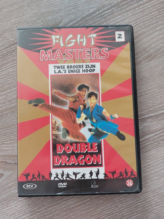 DVD-hoes van Fight Masters met de titel Double Dragon. Twee mannen in vechthouding, met een rode en gouden achtergrond.