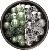 74x stuks kunststof kerstballen mix van zilver en mintgroen 6 cm - Kerstversiering
