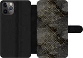 Bookcase Geschikt voor iPhone 11 Pro telefoonhoesje - Marmer print - Zwart - Goud - Geometrie - Met vakjes - Wallet case met magneetsluiting