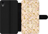 Bookcase Geschikt voor iPhone XR telefoonhoesje - Marmer print - Goud - Rozen - Patronen - Met vakjes - Wallet case met magneetsluiting