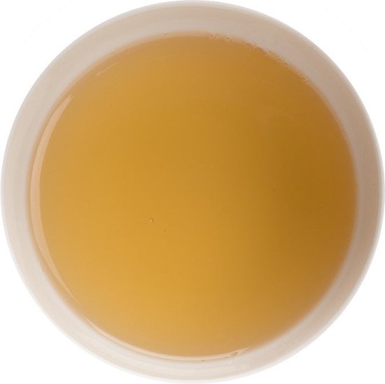 Gouden thee in een witte schaal.