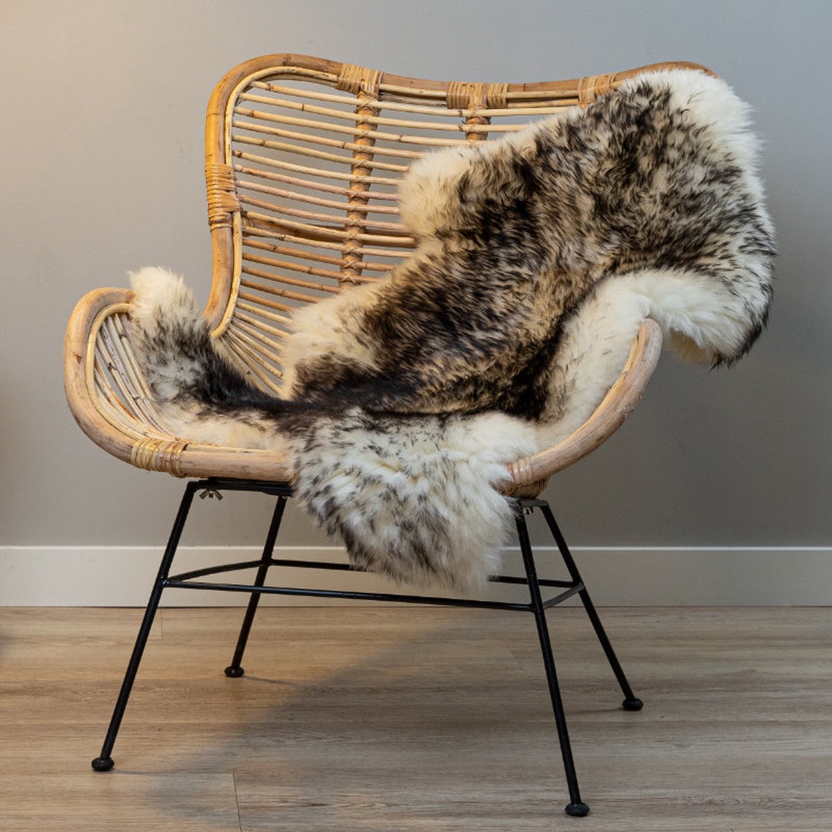 WOOOL® Schapenvacht - Classic Wit Zwart Moeflon XL (115x65cm) 100% Natuurlijk & Echt - Vloerkleed - ECO+
