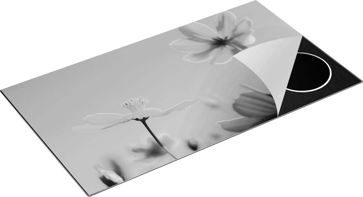 Chefcare Inductie Beschermer Oranje Cosmea Bloemen - Zwart Wit - 95x55 cm - Afdekplaat Inductie - Kookplaat Beschermer - Inductie Mat