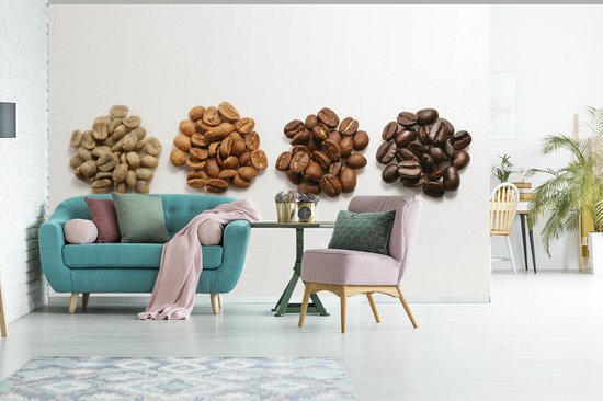 Papier peint photo en vinyle - Tas de grains de café aux nuances de brun sur fond blanc largeur 450 cm x hauteur 300 cm - Tirage photo sur papier peint (disponible en 7 tailles)