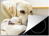 KitchenYeah® Inductie beschermer 77x59 cm - Hond die beschermend bij haar puppy's zit - Kookplaataccessoires - Afdekplaat voor kookplaat - Inductiebeschermer - Inductiemat - Inductieplaat mat