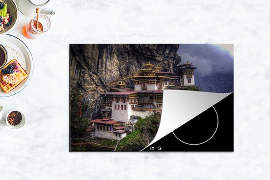KitchenYeah® Inductie beschermer 80.2x52.2 cm - Boeddhistische tempel op berg in Bhutan - Kookplaataccessoires - Afdekplaat voor kookplaat - Inductiebeschermer - Inductiemat - Inductieplaat mat