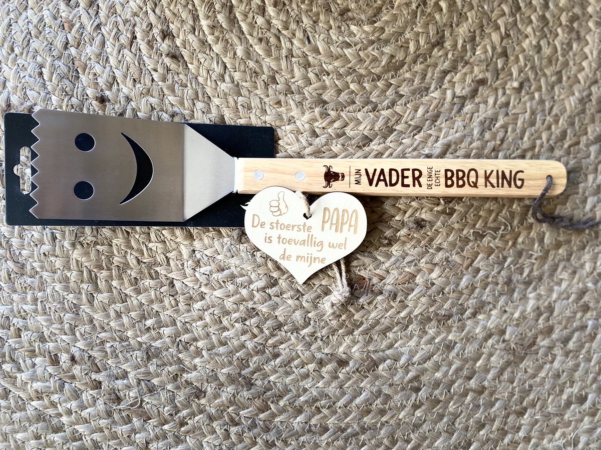 Barbecuespatel inclusief houten hartje papa - bbq - Tekst op houten handvat;vader - vriendschap - vaderdag cadeau - verjaardag - barbecue