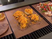 Teflon Anti Aanbak Mat - Voor Oven -Grill en BBQ - Vaatwasmachine bestendig - 40 x 33 cm + 34 x 22,5 cm - U krijgt 2 Kleuren Matjes - Makkelijk op maat te knippen - Keuken - Vakantie