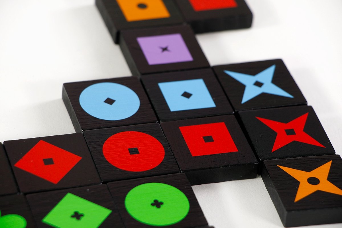999 Games - Qwirkle - Bordspel - Sinds 2007 meer dan 15 spellenprijzen gewonnen - Familiespel - Gezelschapsspel - Educatief spel - spelregels in NL en FR — afbeelding 8