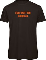 Koningsdag t-shirt zwart 3XL - Daar moet een koningin - soBAD. | Oranje shirt dames | Oranje shirt heren | Koningsdag | Oranje collectie